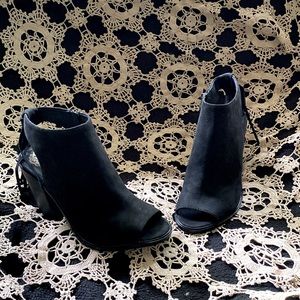 Gorgeous NWOT Vince Camuto Ankle Boots Booties Black Leather and Fringe